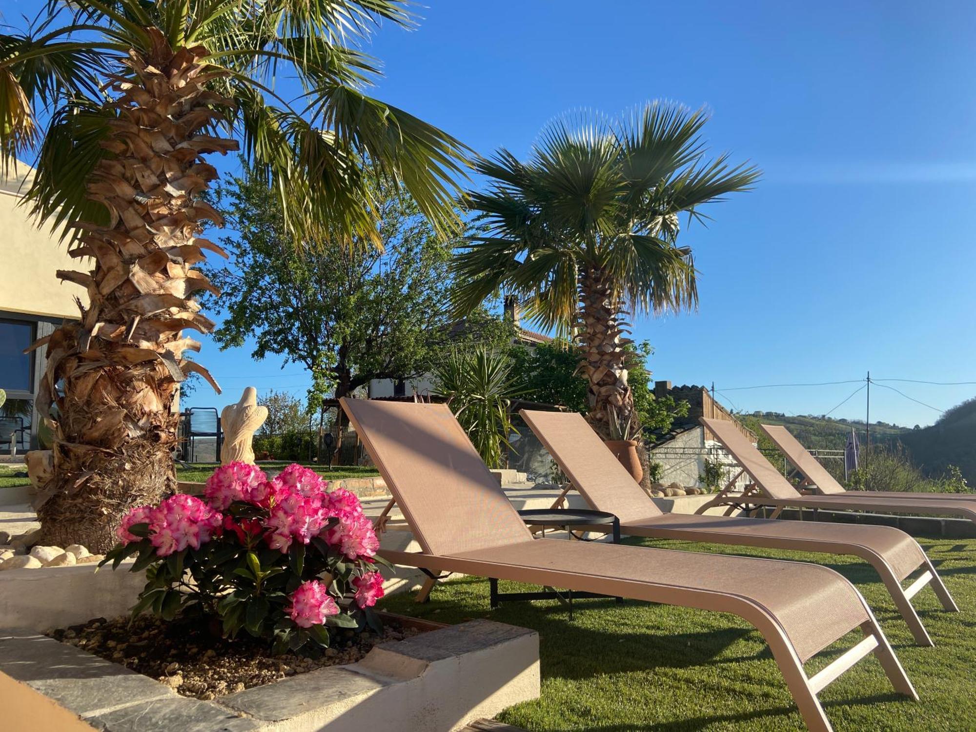 Bed And Adventure Tramontana Resort - Camera Vista Castilenti Екстер'єр фото